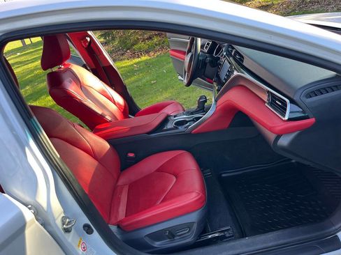 Used 2018 Toyota Camry XSE FWD image 5