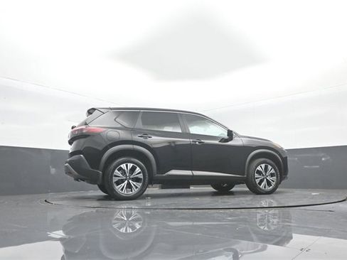 Used 2023 Nissan Rogue SV image 30