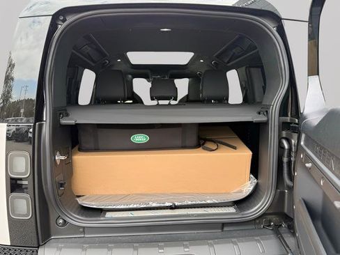 New 2026 Land Rover Defender 110 OCTA AWD/4WD image 36