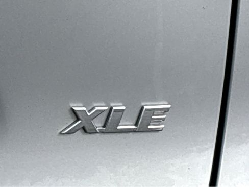 Used 2024 Toyota RAV4 XLE FWD image 20