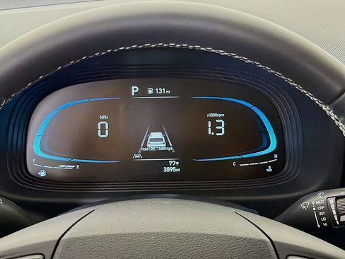 Used 2025 Hyundai Venue SEL FWD image 15