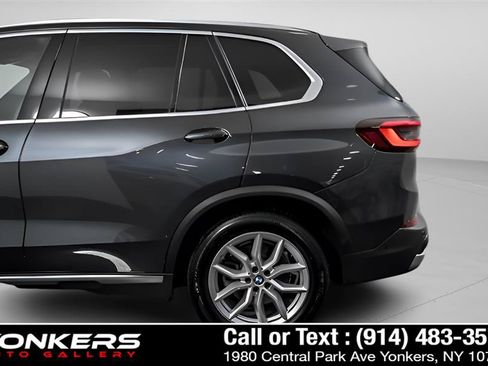 Used 2022 BMW X5 xDrive40i w/ Premium Package AWD/4WD image 34