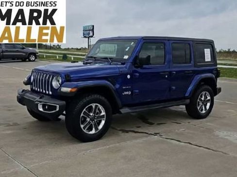 Used 2018 Jeep Wrangler Unlimited Sahara AWD/4WD image 4