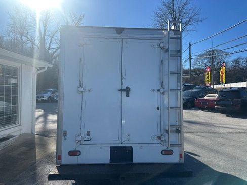 Used 2018 GMC Savana 3500 image 4