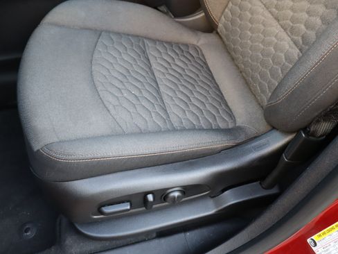 Used 2018 Chevrolet Equinox LT FWD image 17