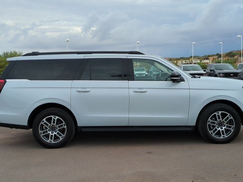 Used 2025 Ford Expedition Max Active AWD/4WD image 3