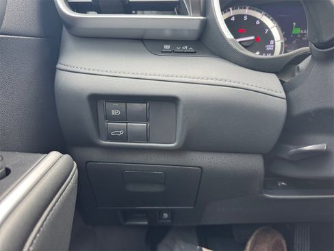 Used 2022 Toyota Highlander XLE image 28