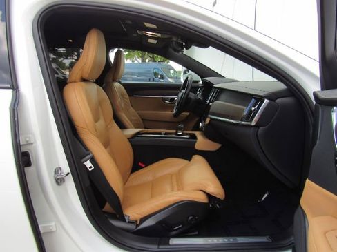 Used 2022 Volvo V90 B6 Cross Country image 20