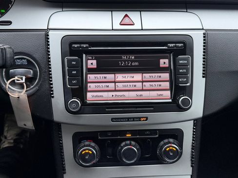 Used 2010 Volkswagen CC Sport image 25