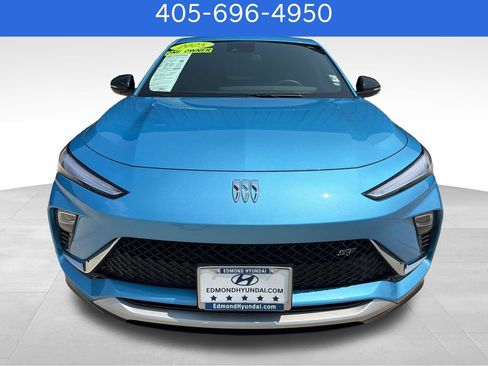 Used 2025 Buick Envista Sport Touring w/ Convenience II Package FWD image 10