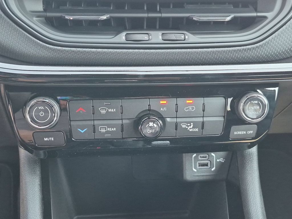 New 2026 Jeep Compass Latitude AWD/4WD image 25