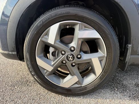 Used 2023 Hyundai Venue Limited FWD image 19