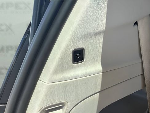 Used 2023 Chrysler Voyager LX FWD image 31