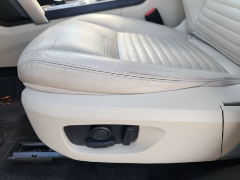 Used 2017 Land Rover Discovery Sport HSE Luxury image 24