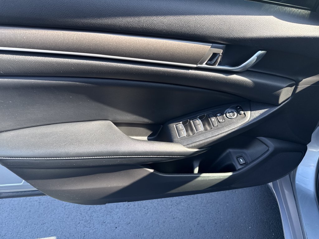 Used 2018 Honda Accord LX image 9
