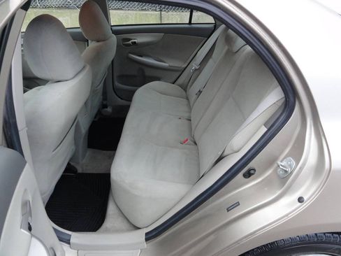 Used 2010 Toyota Corolla LE FWD image 19