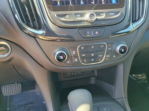 Used 2022 Chevrolet Equinox RS w/ Infotainment Package image 30