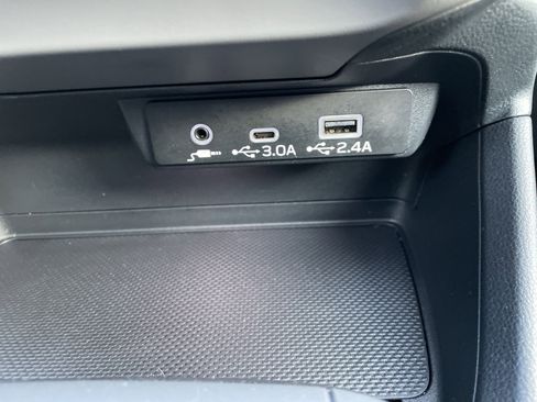 Used 2025 Subaru Crosstrek 2.0i Premium image 29