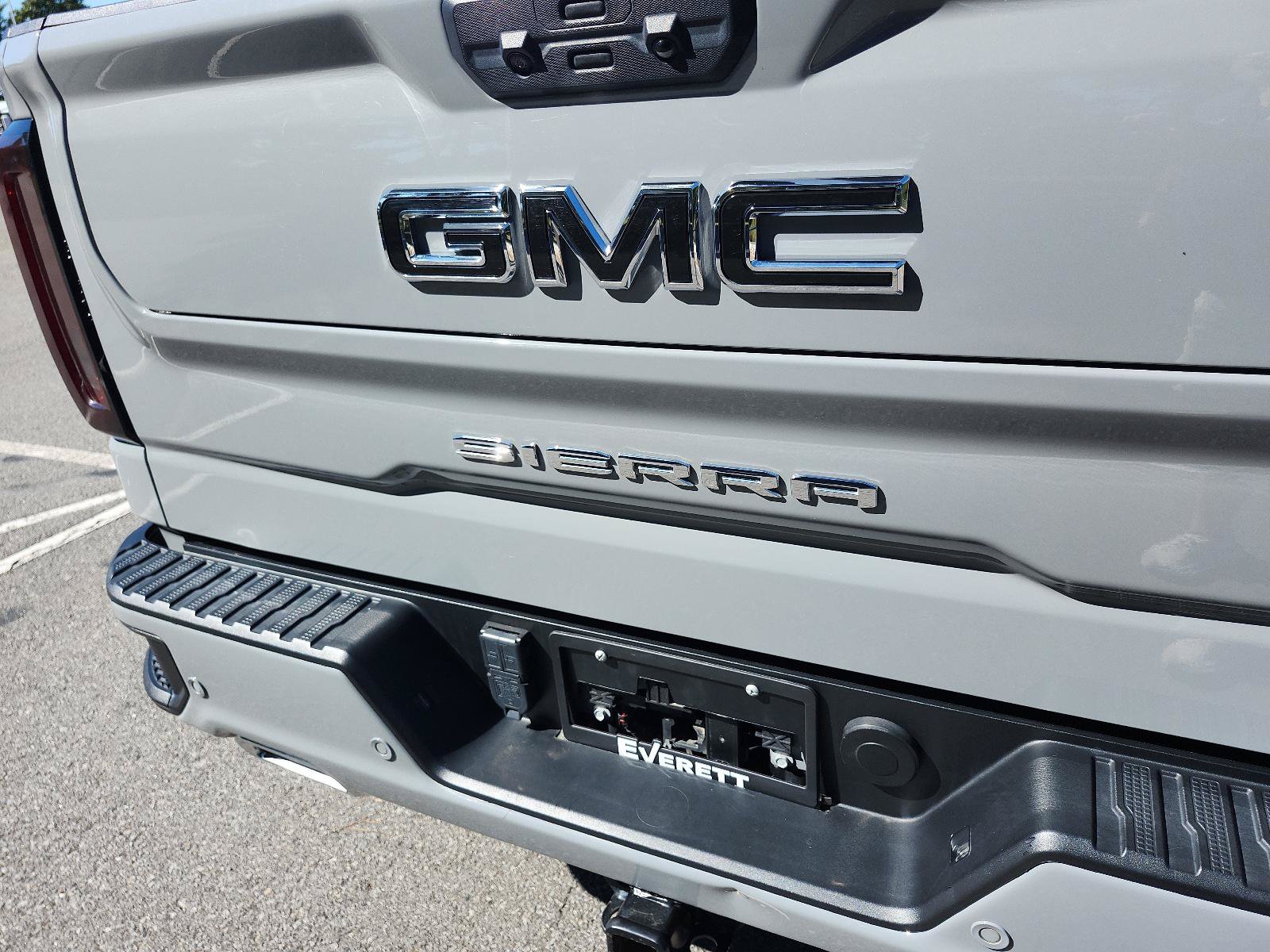 Used 2024 GMC Sierra 1500 AT4 w/ AT4 Premium Package AWD/4WD image 5