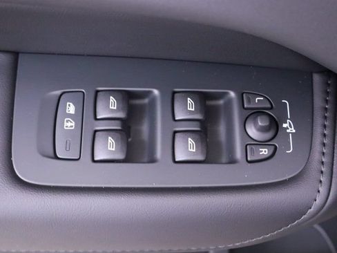 New 2025 Volvo XC60 T8 Plus w/ Protection Package Premier AWD/4WD image 11