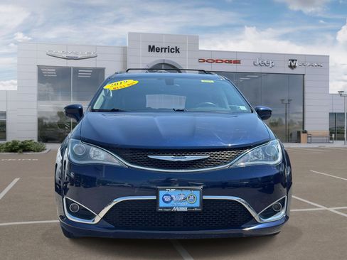 Used 2019 Chrysler Pacifica Touring-L FWD image 3