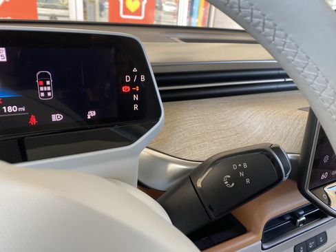 Certified 2025 Volkswagen ID. Buzz 1st Edition RWD image 8