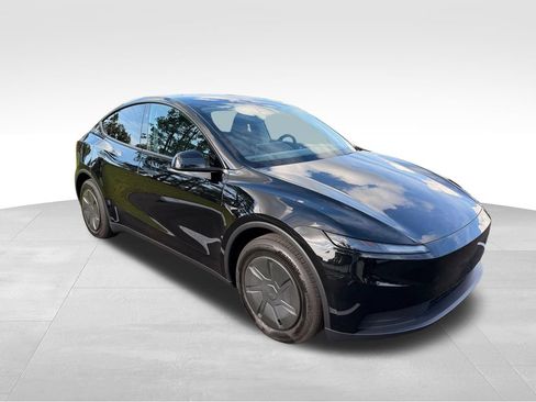 Used 2026 Tesla Model Y 2WD image 3