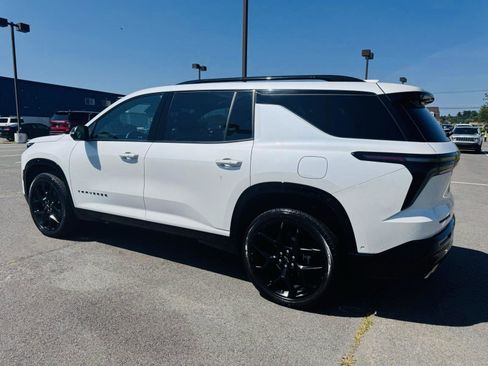 Used 2024 Chevrolet Traverse RS image 4