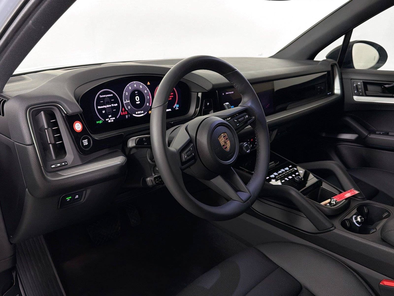 Certified 2025 Porsche Cayenne AWD/4WD image 4