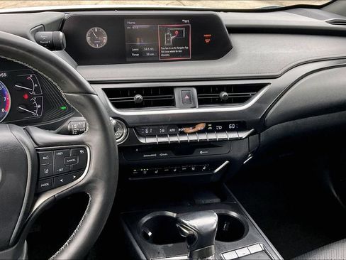Used 2019 Lexus UX 200 w/ Premium Package FWD image 9