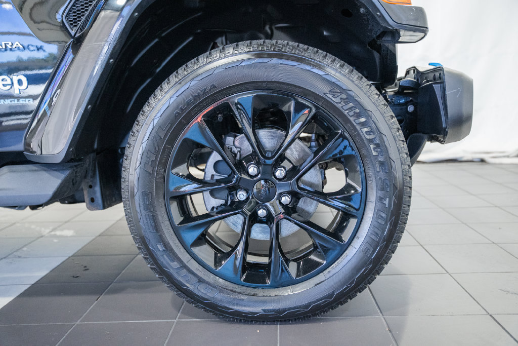 Used 2023 Jeep Wrangler Unlimited Sahara AWD/4WD image 12