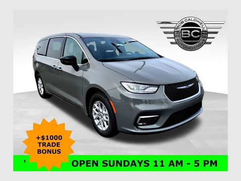 New 2025 Chrysler Pacifica Select image 1