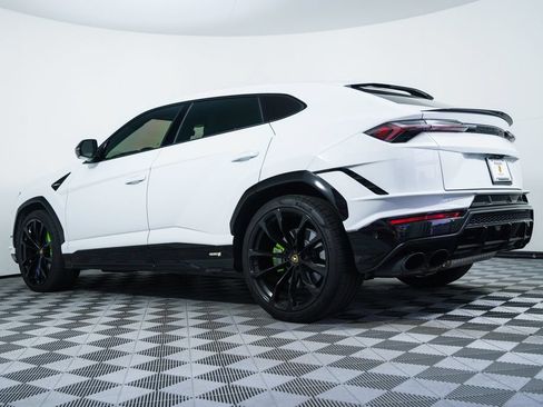 Used 2024 Lamborghini Urus S AWD/4WD image 3