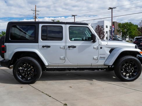 Used 2023 Jeep Wrangler Unlimited Sahara AWD/4WD image 9