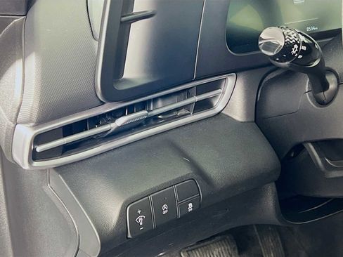 Certified 2024 Hyundai Elantra SE image 10