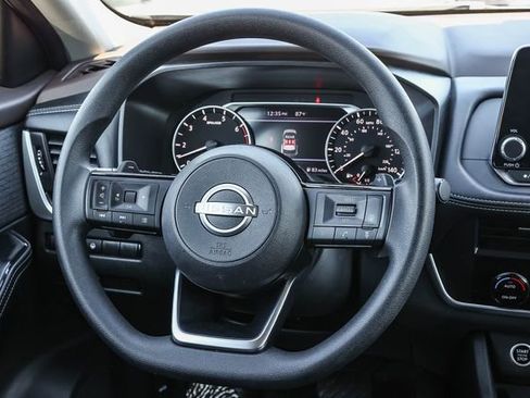 Used 2023 Nissan Rogue SV image 16