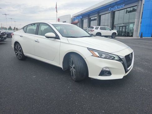 Used 2019 Nissan Altima 2.5 Platinum image 2