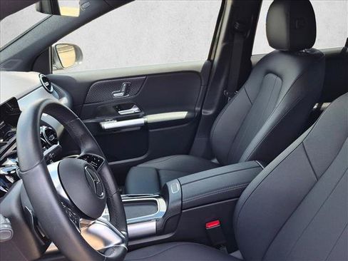 Used 2025 Mercedes-Benz GLA 250 image 10