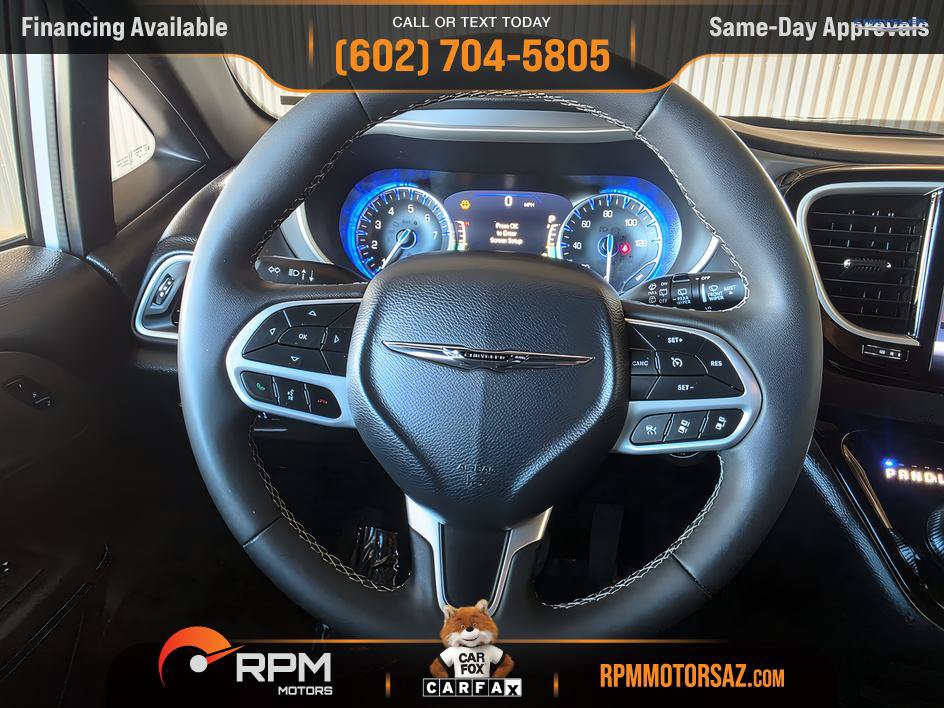 Used 2025 Chrysler Pacifica Select FWD image 13