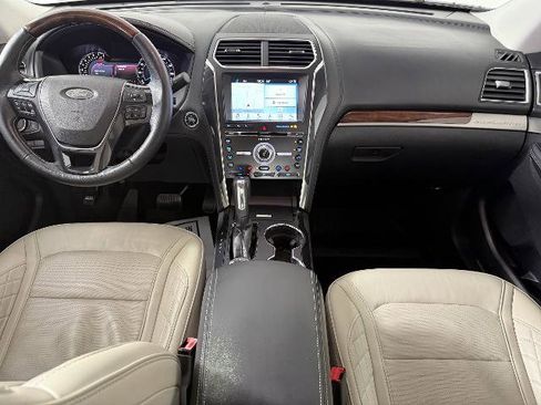 Certified 2018 Ford Explorer Platinum image 10