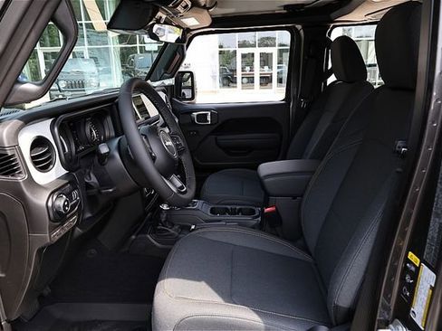 New 2025 Jeep Gladiator Sport image 15