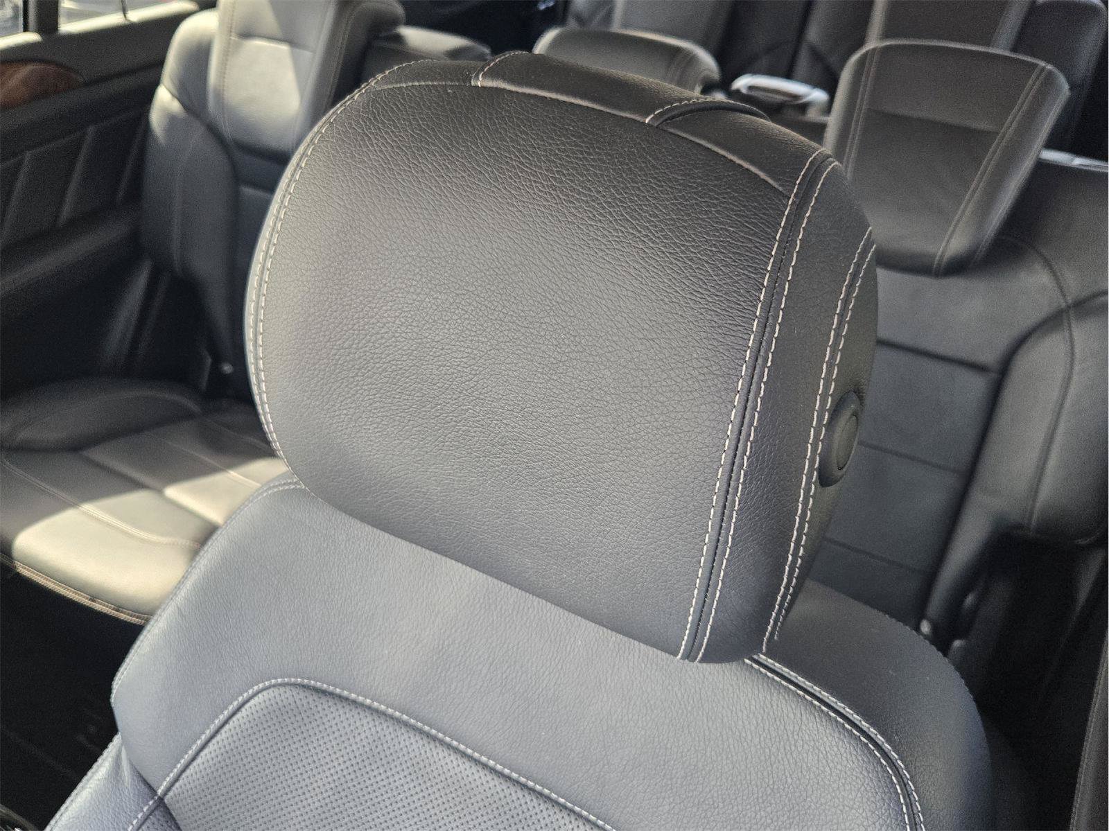 Used 2015 Mercedes-Benz GL 450 4MATIC image 31