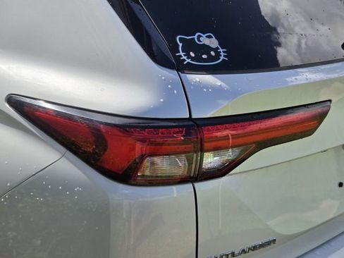 Used 2023 Mitsubishi Outlander SE FWD image 9