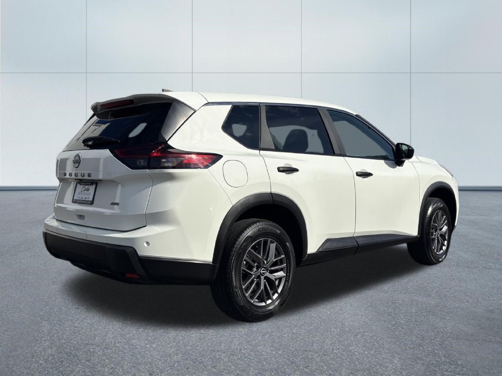 Used 2024 Nissan Rogue S AWD/4WD image 7