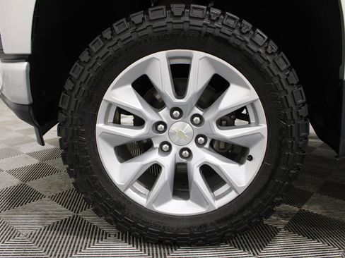 Used 2021 Chevrolet Silverado 1500 Custom AWD/4WD image 32