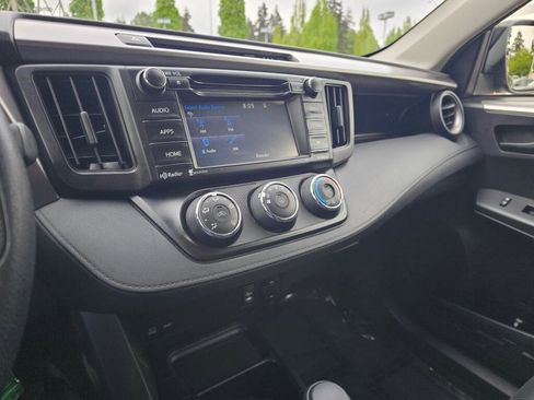 Used 2018 Toyota RAV4 LE w/ All Weather Liner Package AWD/4WD image 28