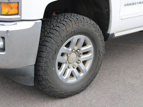 Used 2019 Chevrolet Silverado 2500 LT AWD/4WD image 12