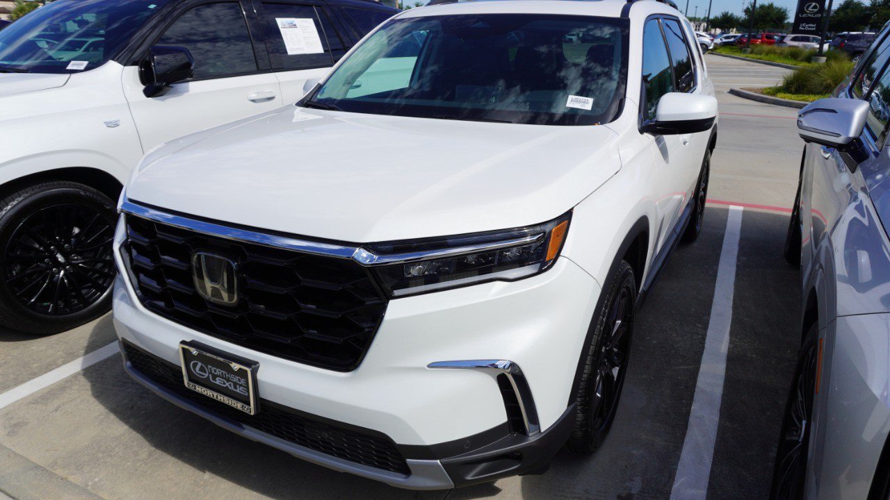 Used 2025 Honda Pilot Touring image 8