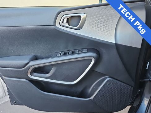 Used 2025 Kia Soul LX w/ LX Technology Package FWD image 26