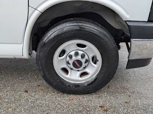 Used 2023 GMC Savana 3500 LS w/ Chrome Appearance Package image 18